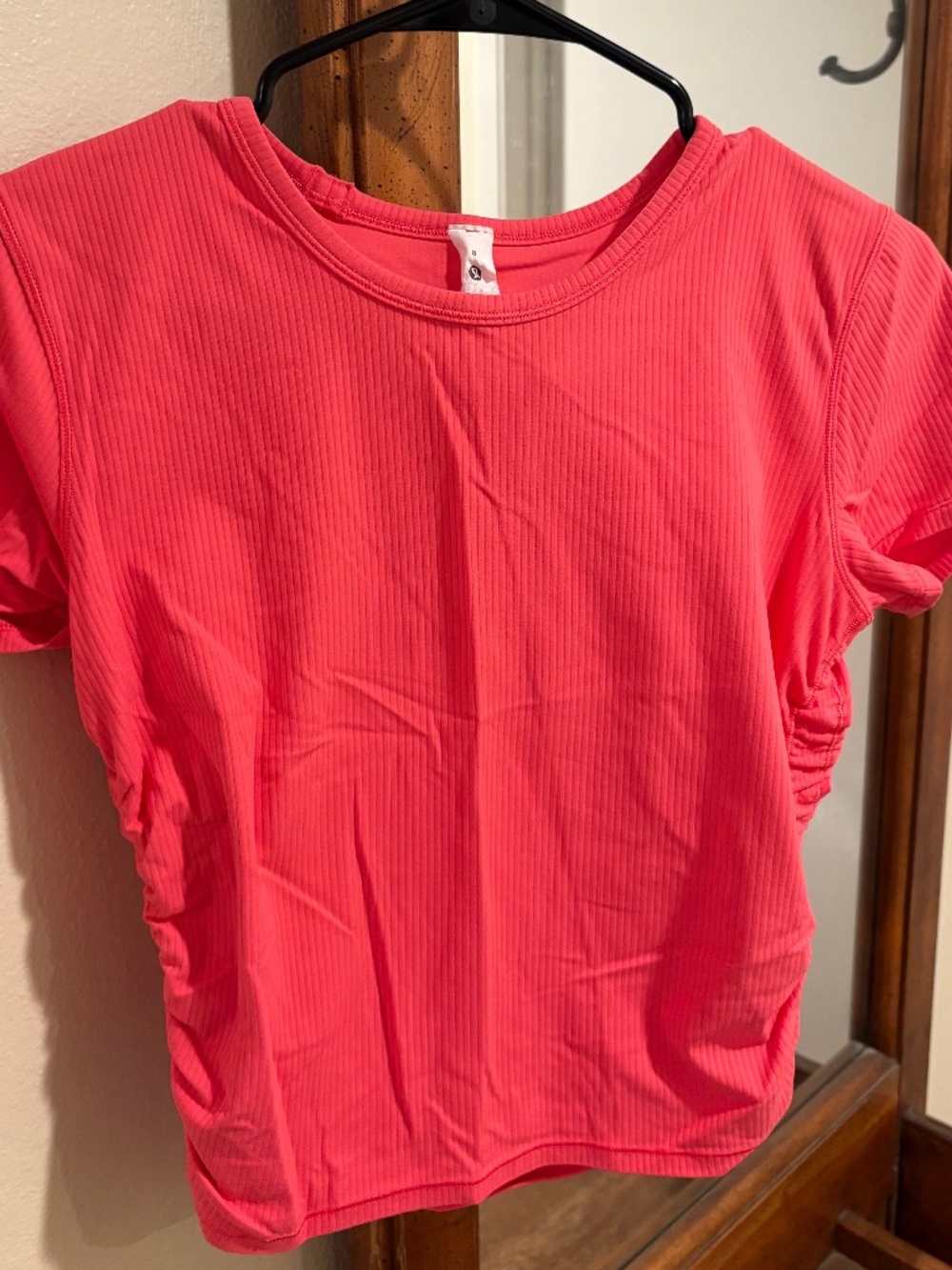 womens hot pink lululemon crop shirt size 8